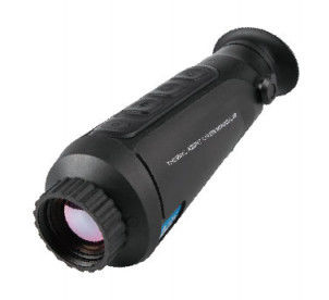 FW-S253G থার্মাল ইমেজিং মনোকুলার, যা IP66 জলরোধী ও ধুলোরোধী, ১ মিটার পর্যন্ত ড্রপ-প্রতিরোধী এবং ৩৮৪*২৮৮ রেজোলিউশনের ইনফ্রারেড থার্মাল ইমেজিং টেলিস্কোপ